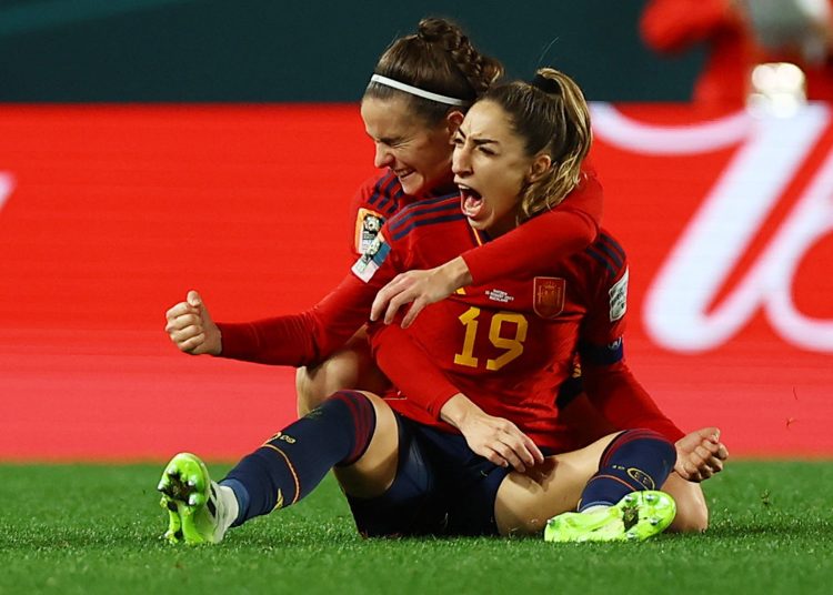 Spain beat Sweden in dramatic finish to reach final